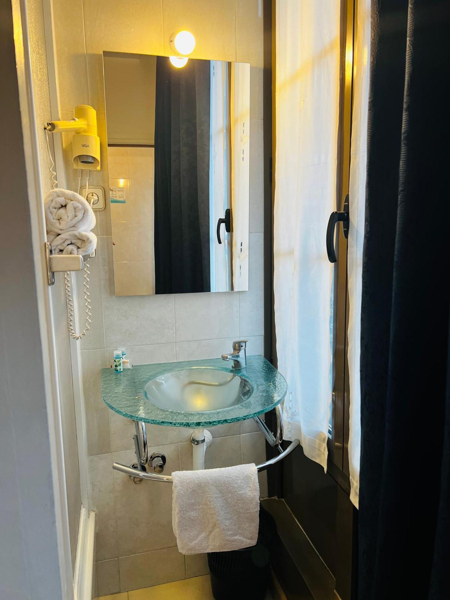 Casa de hóspedes Ciudad Condal - Paseo De Gracia 3*