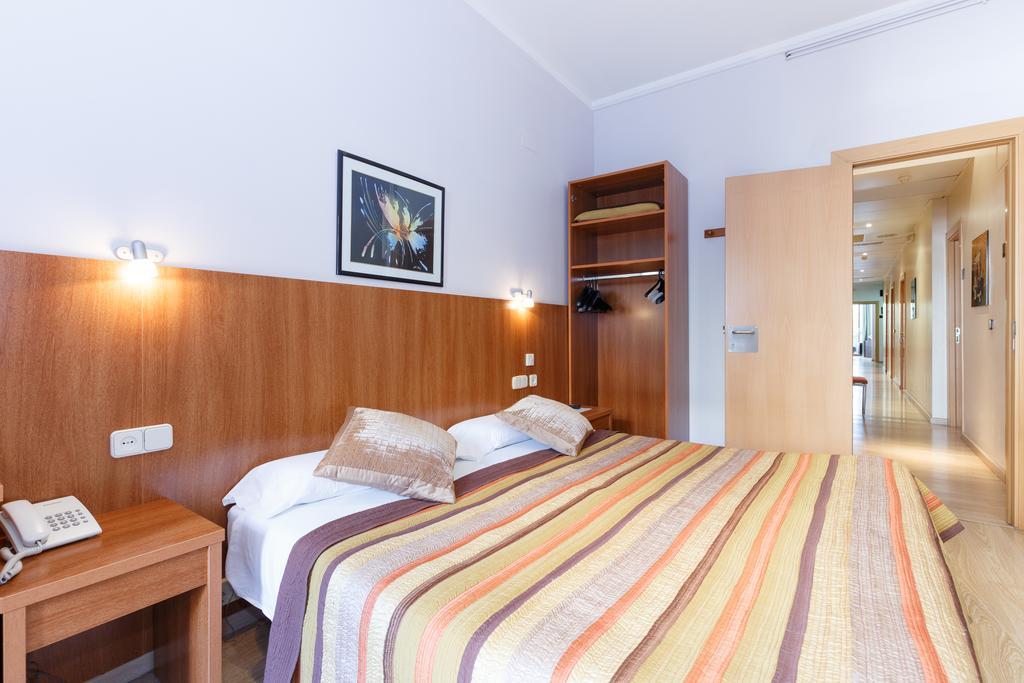 Casa de hóspedes Ciudad Condal - Paseo De Gracia 3*